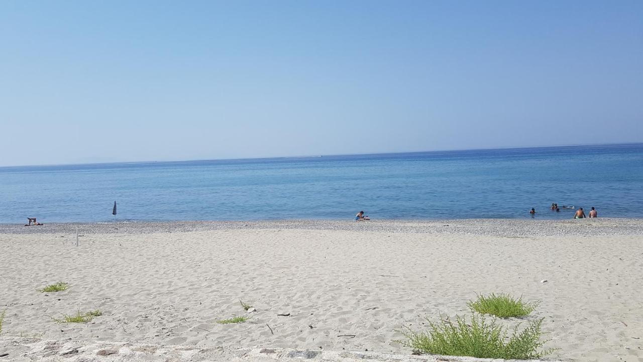 Appartamenti Vacanze Villa Meo Вилафранка Тирена Екстериор снимка