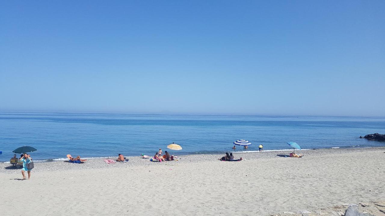 Appartamenti Vacanze Villa Meo Вилафранка Тирена Екстериор снимка