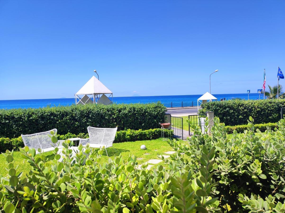 Appartamenti Vacanze Villa Meo Вилафранка Тирена Екстериор снимка