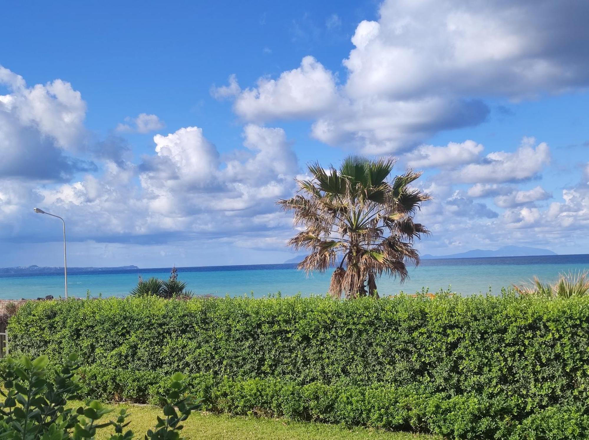 Appartamenti Vacanze Villa Meo Вилафранка Тирена Екстериор снимка