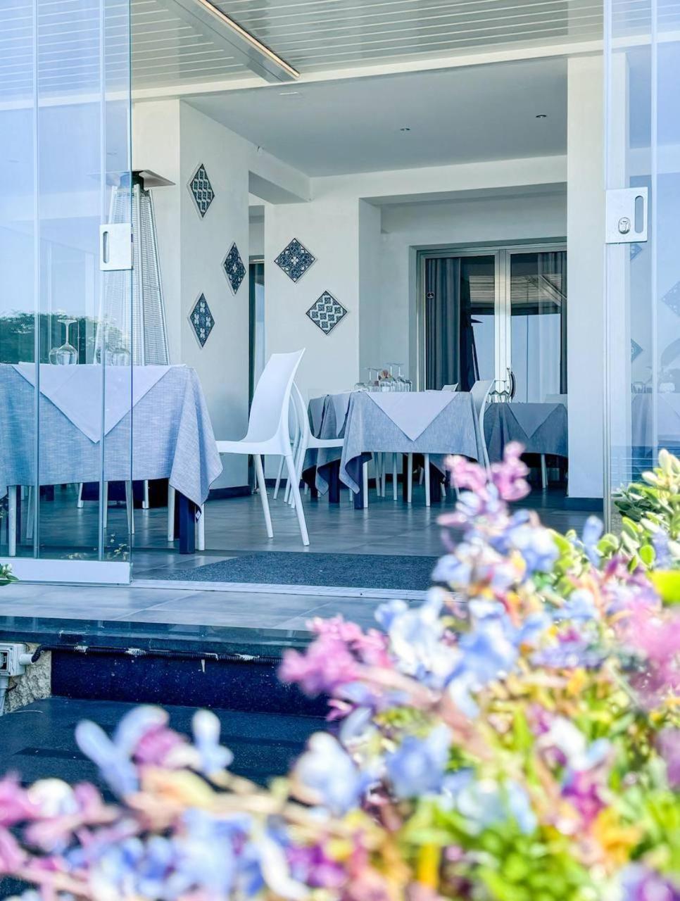 Appartamenti Vacanze Villa Meo Вилафранка Тирена Екстериор снимка