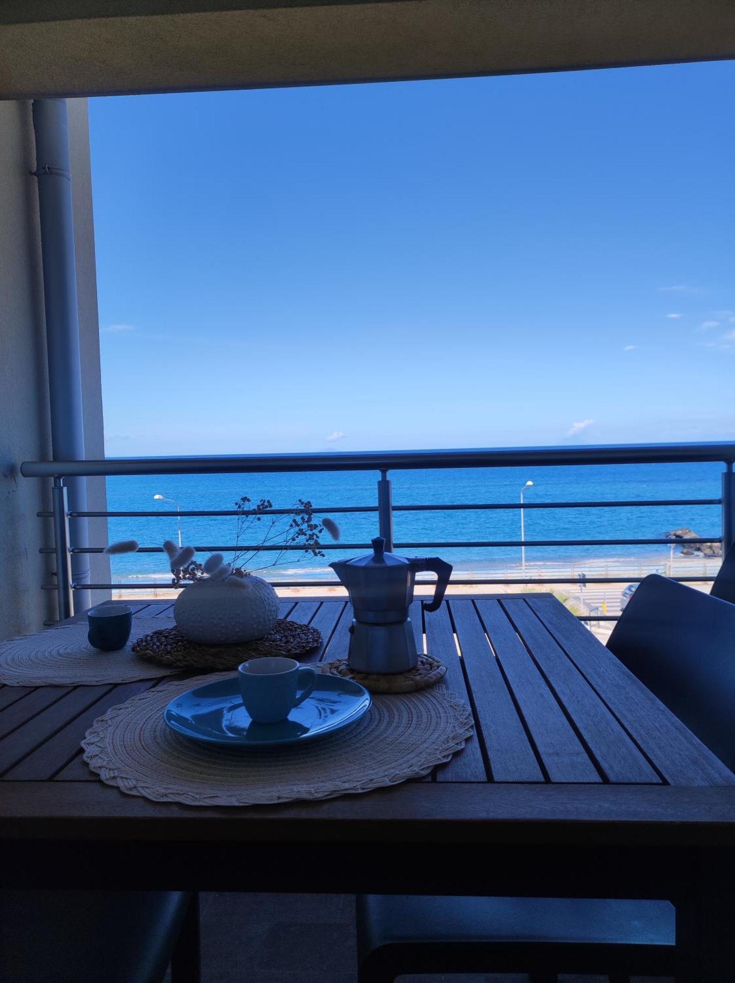 Appartamenti Vacanze Villa Meo Вилафранка Тирена Стая снимка