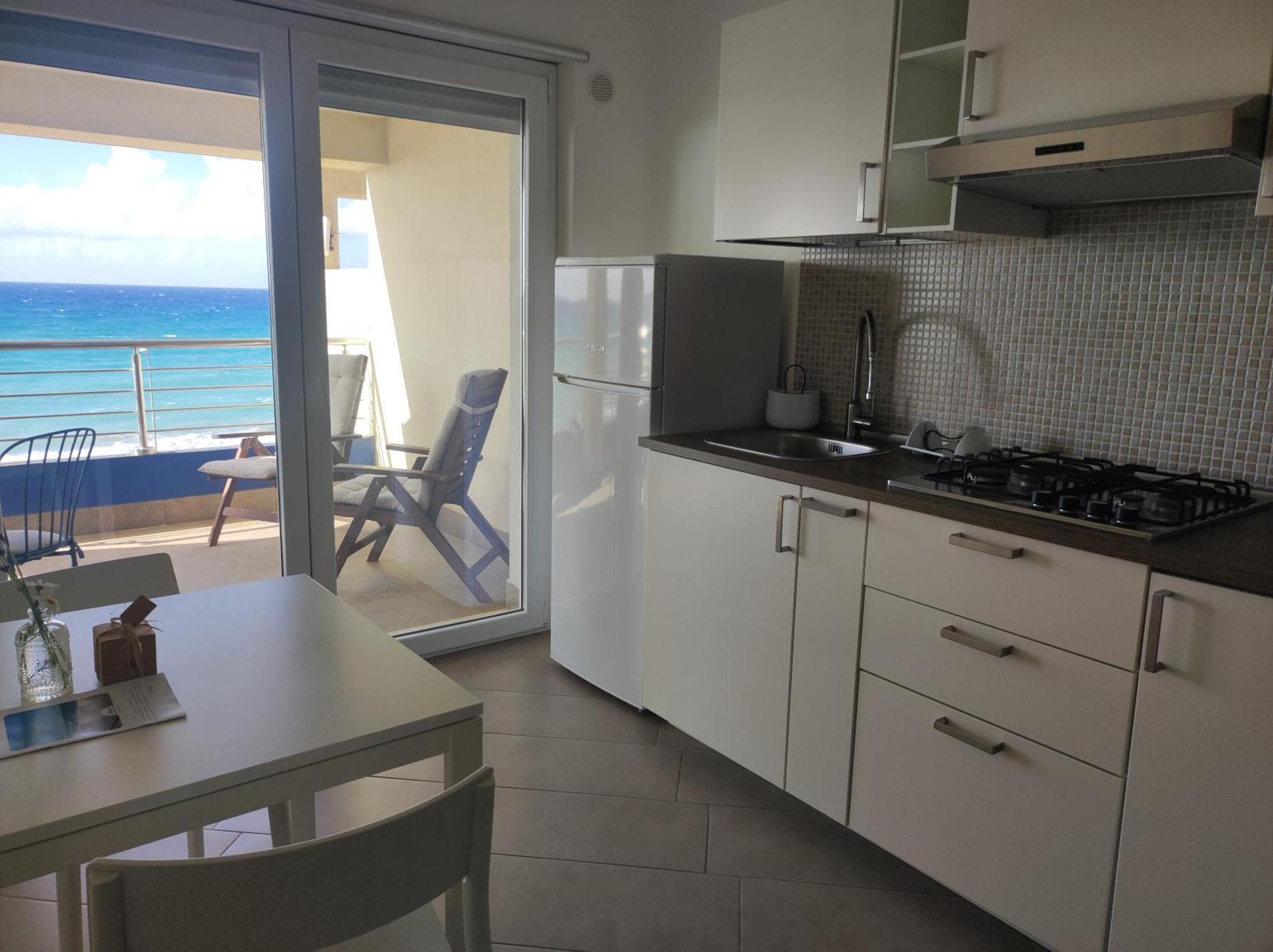 Appartamenti Vacanze Villa Meo Вилафранка Тирена Екстериор снимка