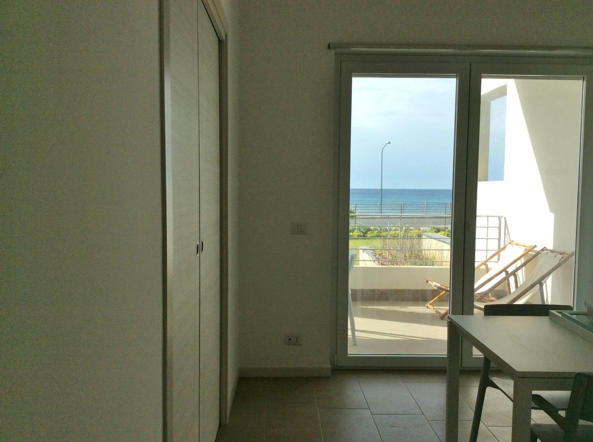 Appartamenti Vacanze Villa Meo Вилафранка Тирена Екстериор снимка